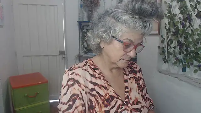 Snapshot of FunnyGrandma chatting on October 16, 2025, 6:49 pm FunnyGrandma online show from October 16, 2025, 6:49 pm