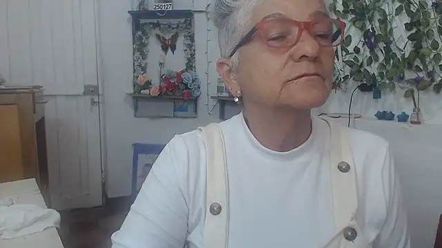 Snapshot of FunnyGrandma chatting on February 13, 2025, 1:19 am FunnyGrandma online show from February 13, 2025, 1:19 am