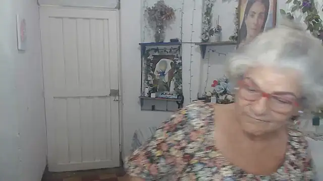 Snapshot of FunnyGrandma chatting on September 18, 2025, 1:30 am FunnyGrandma online show from September 18, 2025, 1:30 am