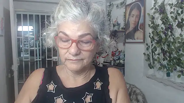Snapshot of FunnyGrandma chatting on October 19, 2025, 2:14 am FunnyGrandma online show from October 19, 2025, 2:14 am