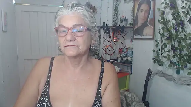 Snapshot of FunnyGrandma chatting on October 20, 2025, 3:45 pm FunnyGrandma online show from October 20, 2025, 3:45 pm