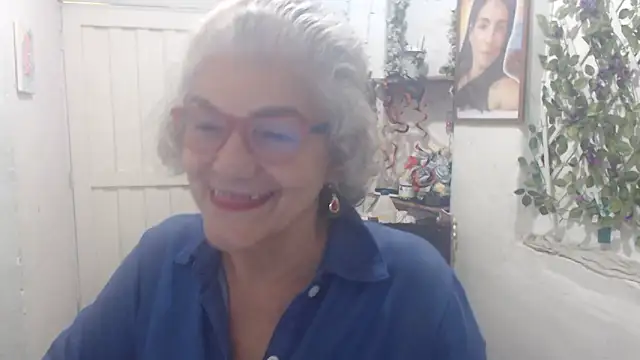 Snapshot of FunnyGrandma chatting on October 26, 2025, 2:45 am FunnyGrandma online show from October 26, 2025, 2:45 am
