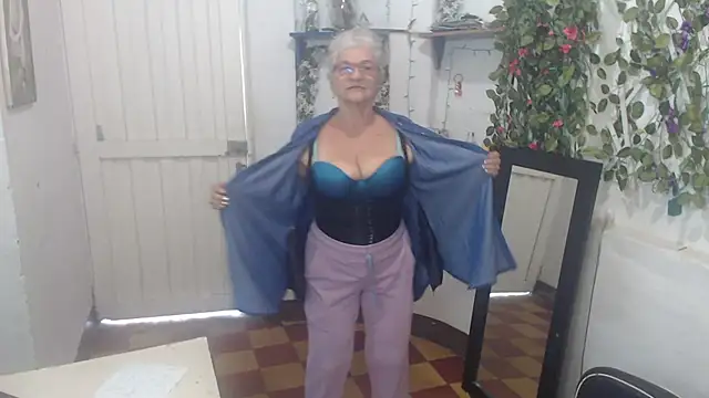 Snapshot of FunnyGrandma chatting on March 12, 2025, 9:13 pm FunnyGrandma online show from March 12, 2025, 9:13 pm