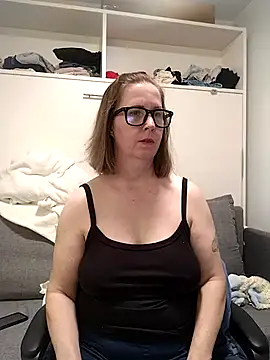 Snapshot of SweetandNaughty1 chatting on June 11, 2026, 9:45 pm SweetandNaughty1 online show from June 11, 2026, 9:45 pm