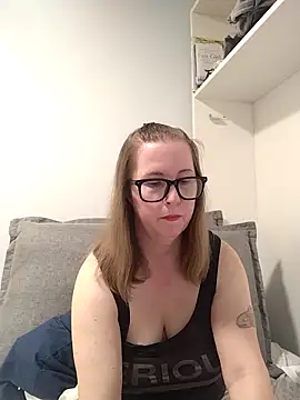 Snapshot of SweetandNaughty1 chatting on December 1, 2025, 9:15 pm SweetandNaughty1 online show from December 1, 2025, 9:15 pm