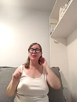 Snapshot of SweetandNaughty1 chatting on October 27, 2025, 9:16 pm SweetandNaughty1 online show from October 27, 2025, 9:16 pm