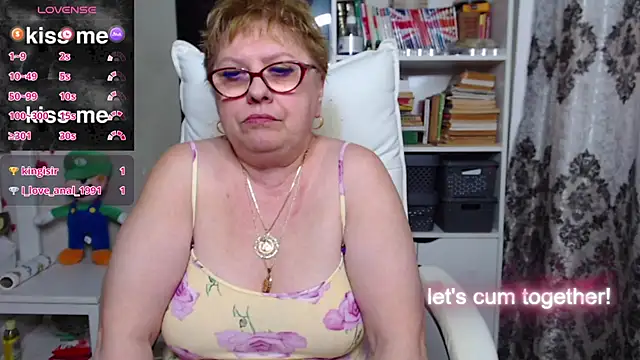 Snapshot of Mella4you chatting on January 17, 2025, 11:17 am Mella4you online show from January 17, 2025, 11:17 am