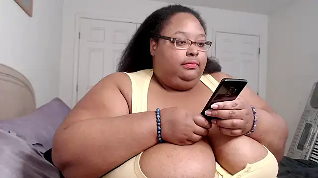 Snapshot of Loves_Aura chatting on January 20, 2025, 1:39 am Loves Aura online show from January 20, 2025, 1:39 am