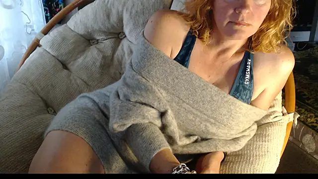 Snapshot of Cuteminx4u chatting on September 29, 2025, 8:10 am Cuteminx4u online show from September 29, 2025, 8:10 am