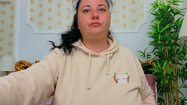 Snapshot of AleshaArabian chatting on May 6, 2026, 3:54 am AleshaArabian online show from May 6, 2026, 3:54 am