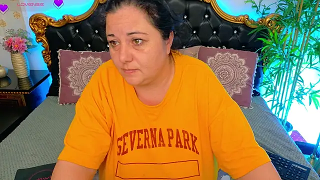 Snapshot of AleshaArabian chatting on April 3, 2026, 4:19 am AleshaArabian online show from April 3, 2026, 4:19 am