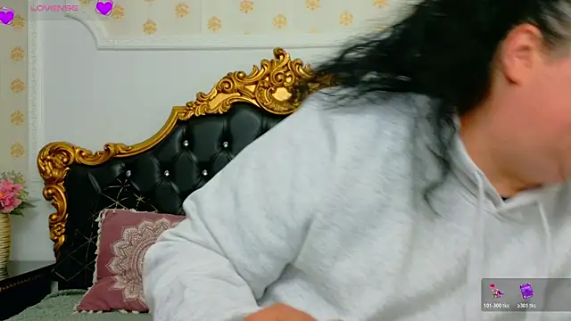 Snapshot of AleshaArabian chatting on April 23, 2026, 3:13 am AleshaArabian online show from April 23, 2026, 3:13 am