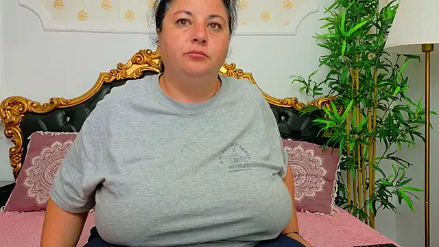 Snapshot of AleshaArabian chatting on May 7, 2026, 3:22 am AleshaArabian online show from May 7, 2026, 3:22 am