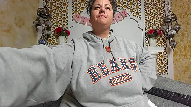 Snapshot of AleshaArabian chatting on October 23, 2025, 3:27 am AleshaArabian online show from October 23, 2025, 3:27 am