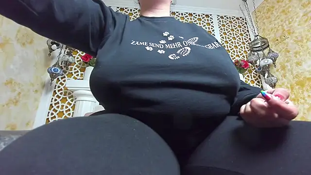 Snapshot of AleshaArabian chatting on October 29, 2025, 4:22 am AleshaArabian online show from October 29, 2025, 4:22 am