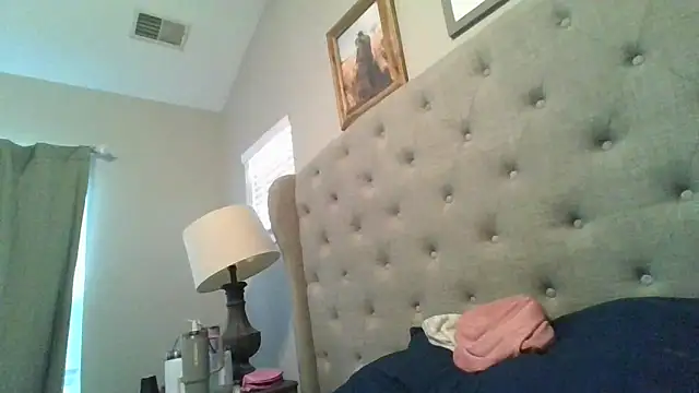 Rhodesxox online show from June 16, 2026, 11:27 pm
