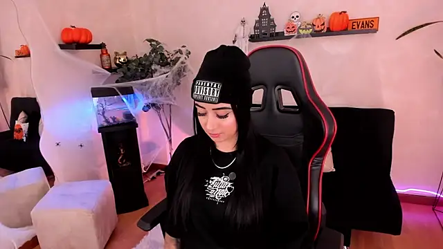 Snapshot of EmmyEvans1 chatting on October 17, 2025, 7:26 pm EmmyEvans1 online show from October 17, 2025, 7:26 pm