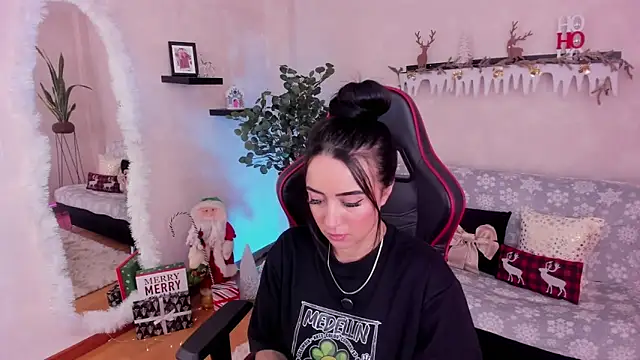 Snapshot of EmmyEvans1 chatting on November 23, 2025, 7:46 pm EmmyEvans1 online show from November 23, 2025, 7:46 pm