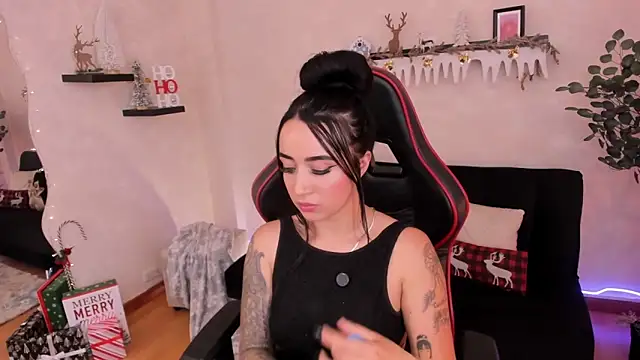 Snapshot of EmmyEvans1 chatting on November 12, 2025, 9:07 pm EmmyEvans1 online show from November 12, 2025, 9:07 pm