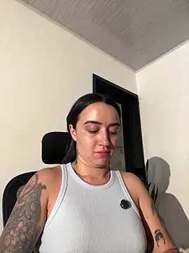 Snapshot of EmmyEvans1 chatting on October 13, 2025, 7:37 pm EmmyEvans1 online show from October 13, 2025, 7:37 pm