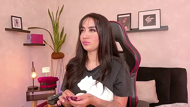 EmmyEvans1 online show from January 14, 2026, 7:39 pm