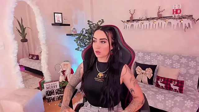 Snapshot of EmmyEvans1 chatting on November 19, 2025, 7:47 pm EmmyEvans1 online show from November 19, 2025, 7:47 pm