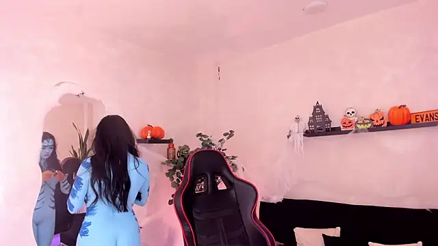 Snapshot of EmmyEvans1 chatting on October 31, 2025, 6:48 pm EmmyEvans1 online show from October 31, 2025, 6:48 pm