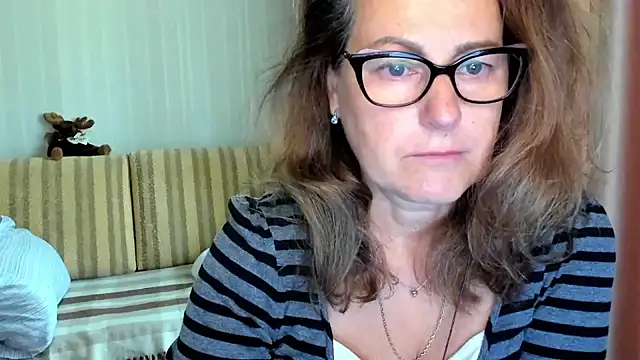 Snapshot of lauraoven chatting on September 30, 2025, 7:03 am lauraoven online show from September 30, 2025, 7:03 am