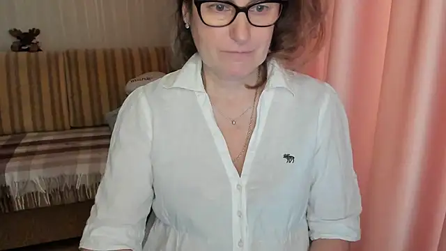 Snapshot of lauraoven chatting on March 7, 2025, 12:23 pm lauraoven online show from March 7, 2025, 12:23 pm
