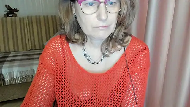 Snapshot of lauraoven chatting on March 13, 2025, 10:26 am lauraoven online show from March 13, 2025, 10:26 am