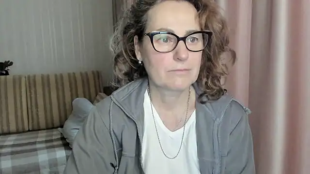 Snapshot of lauraoven chatting on February 5, 2025, 7:29 am lauraoven online show from February 5, 2025, 7:29 am
