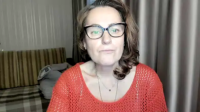Snapshot of lauraoven chatting on February 11, 2025, 2:46 pm lauraoven online show from February 11, 2025, 2:46 pm