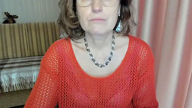 Snapshot of lauraoven chatting on March 10, 2025, 10:50 am lauraoven online show from March 10, 2025, 10:50 am