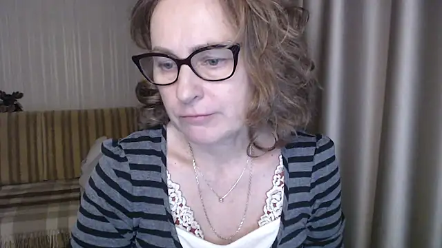 Snapshot of lauraoven chatting on February 13, 2025, 5:44 pm lauraoven online show from February 13, 2025, 5:44 pm