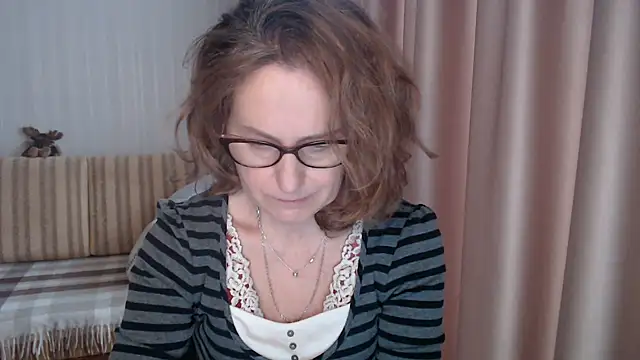 Snapshot of lauraoven chatting on February 14, 2025, 8:21 am lauraoven online show from February 14, 2025, 8:21 am