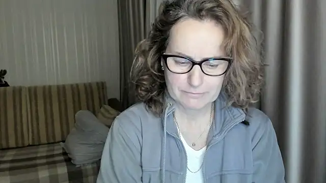 Snapshot of lauraoven chatting on February 5, 2025, 4:58 pm lauraoven online show from February 5, 2025, 4:58 pm