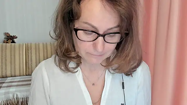 Snapshot of lauraoven chatting on February 25, 2025, 1:21 pm lauraoven online show from February 25, 2025, 1:21 pm