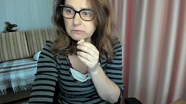 lauraoven online show from March 10, 2026, 2:43 pm