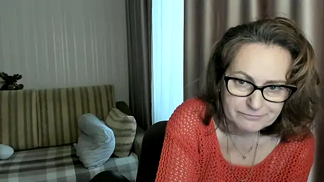 Snapshot of lauraoven chatting on February 8, 2025, 12:28 pm lauraoven online show from February 8, 2025, 12:28 pm
