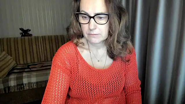 lauraoven online show from December 22, 2025, 7:08 am