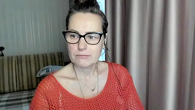 Snapshot of lauraoven chatting on February 10, 2025, 7:26 am lauraoven online show from February 10, 2025, 7:26 am