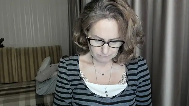 Snapshot of lauraoven chatting on February 12, 2025, 3:16 pm lauraoven online show from February 12, 2025, 3:16 pm