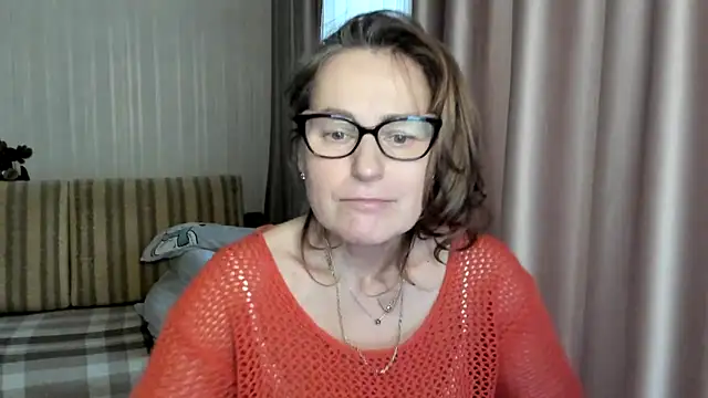 Snapshot of lauraoven chatting on February 10, 2025, 1:01 pm lauraoven online show from February 10, 2025, 1:01 pm