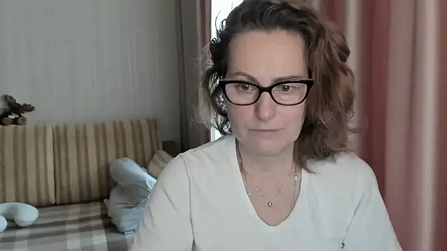 Snapshot of lauraoven chatting on February 7, 2025, 7:29 am lauraoven online show from February 7, 2025, 7:29 am