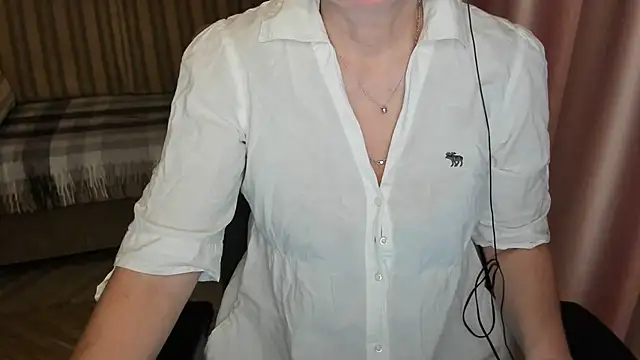 Snapshot of lauraoven chatting on March 4, 2025, 7:30 am lauraoven online show from March 4, 2025, 7:30 am