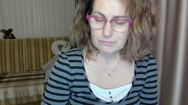 Snapshot of lauraoven chatting on March 18, 2025, 1:44 pm lauraoven online show from March 18, 2025, 1:44 pm