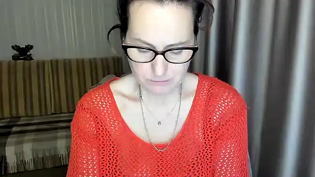 Snapshot of lauraoven chatting on March 5, 2025, 5:50 pm lauraoven online show from March 5, 2025, 5:50 pm