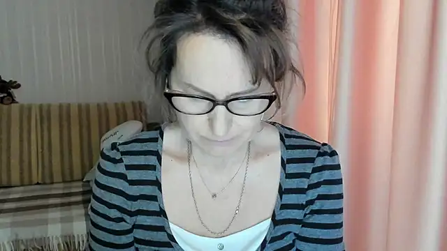 Snapshot of lauraoven chatting on February 20, 2025, 1:19 pm lauraoven online show from February 20, 2025, 1:19 pm