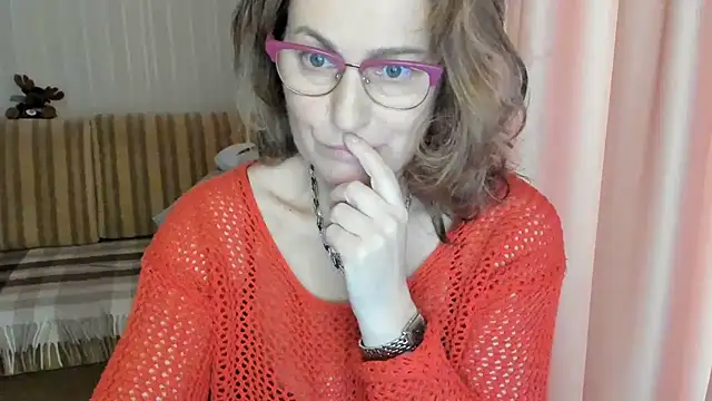 Snapshot of lauraoven chatting on March 16, 2025, 11:38 am lauraoven online show from March 16, 2025, 11:38 am