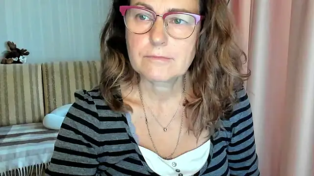 lauraoven online show from October 18, 2025, 8:16 am